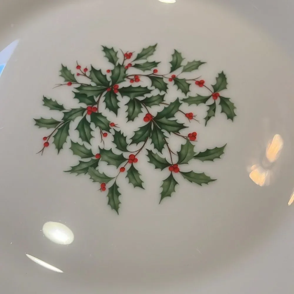 LENOX CHRISTMAS HOLIDAY SPECIAL Dinner Plate HOLLY BERRIES China Gold rimmed